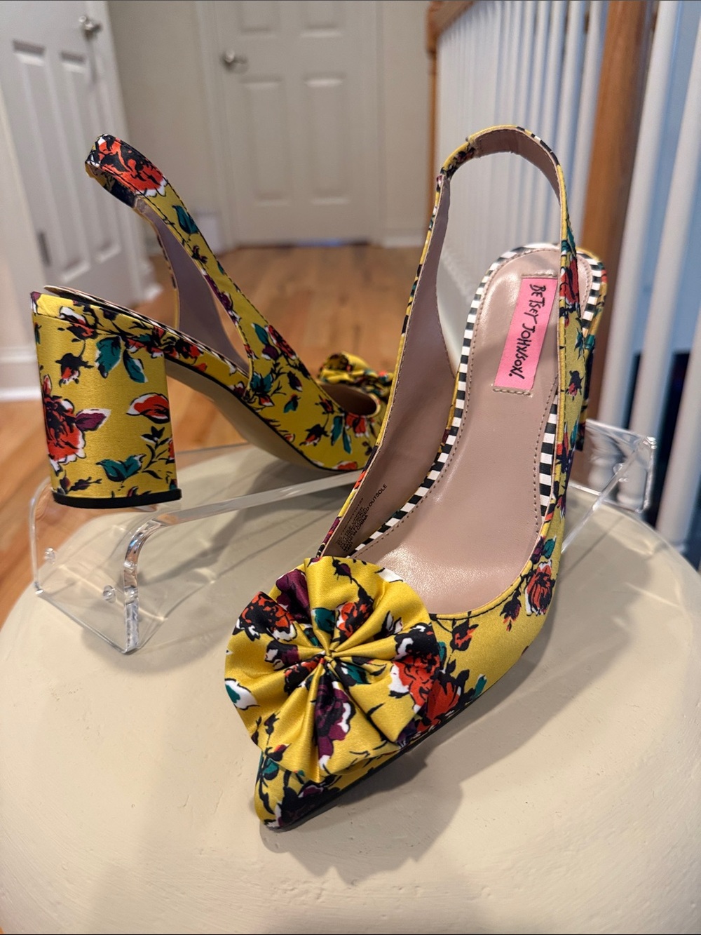 Betsey Johnson "Nettie" Yellow Floral Slingback Block Heels – Size 8 - Picture 4 of 13